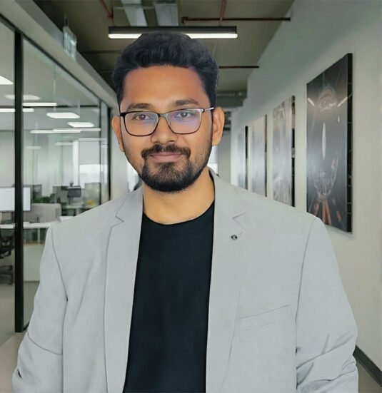 01-Fin-792px-ProfileAmar-01