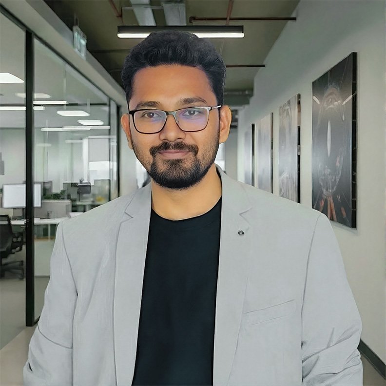 01-Fin-792px-ProfileAmar-01